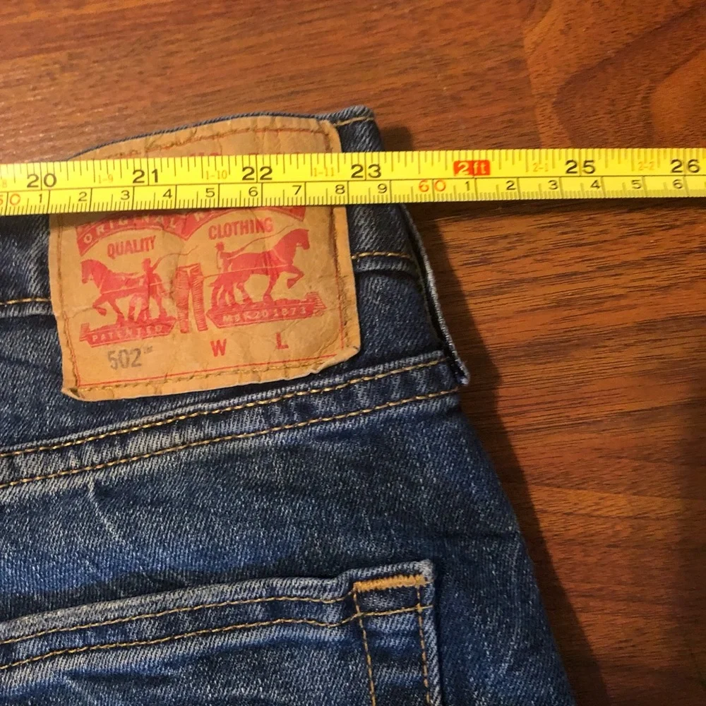 Levi’s 502 Men’s Sz 46 x 32-34 Distressed EUC